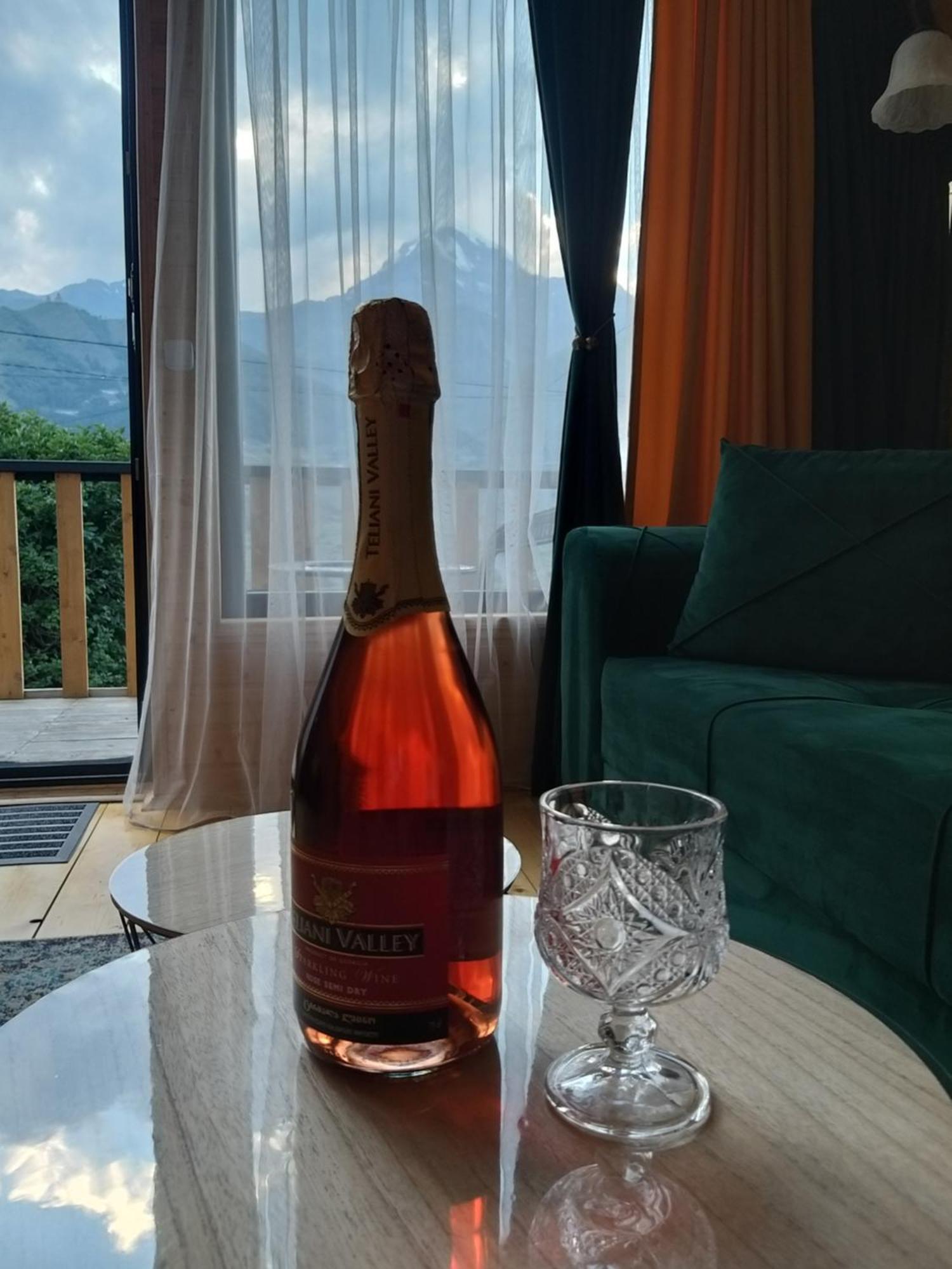 Emotion Kazbegi Apartment Ngoại thất bức ảnh