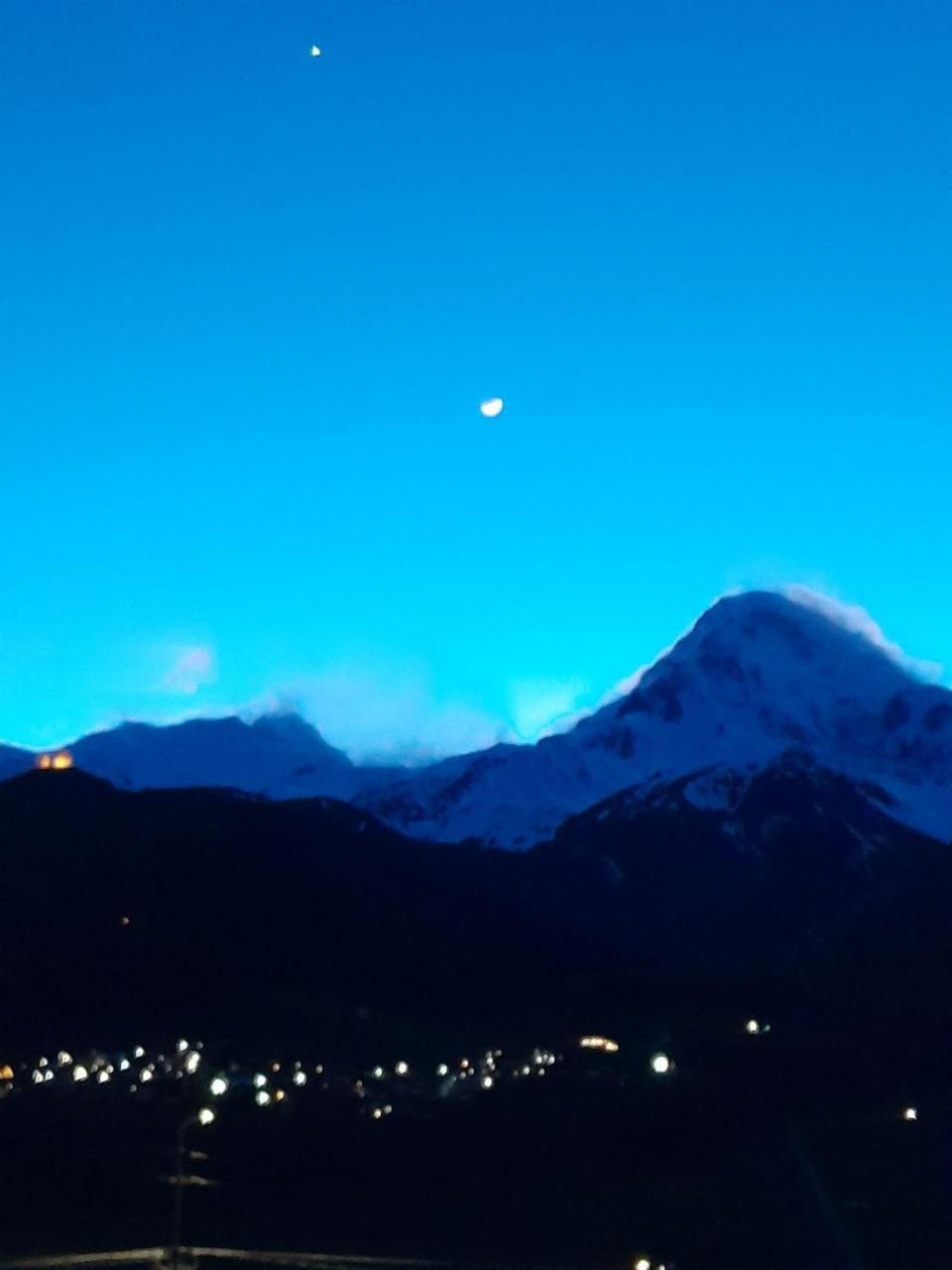 Emotion Kazbegi Apartment Phòng bức ảnh